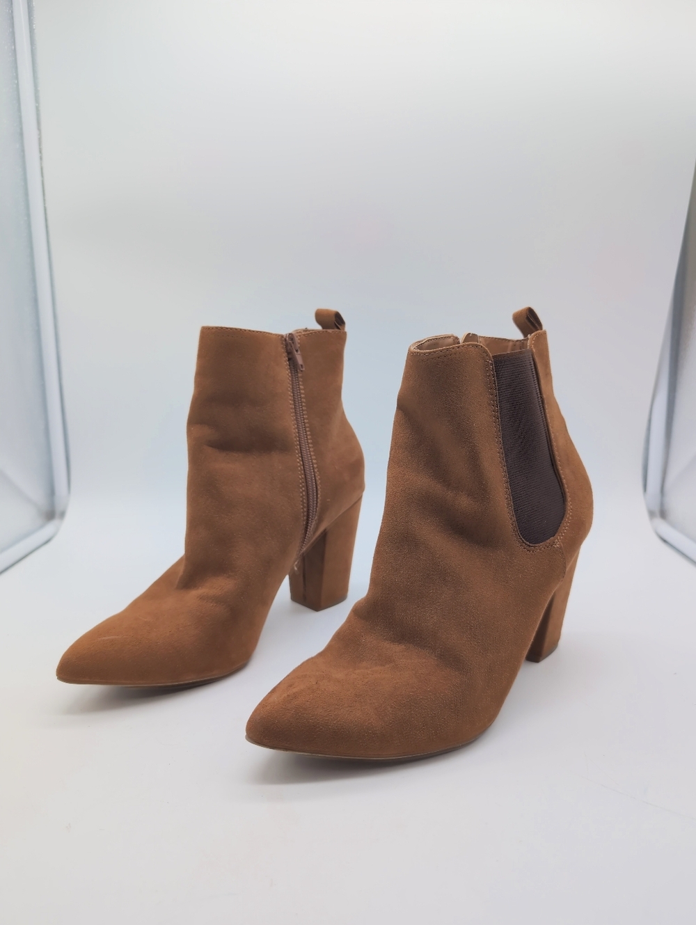 R2 Taylor Sz 9 Tan Suede Pointed Ankle Bootiesw